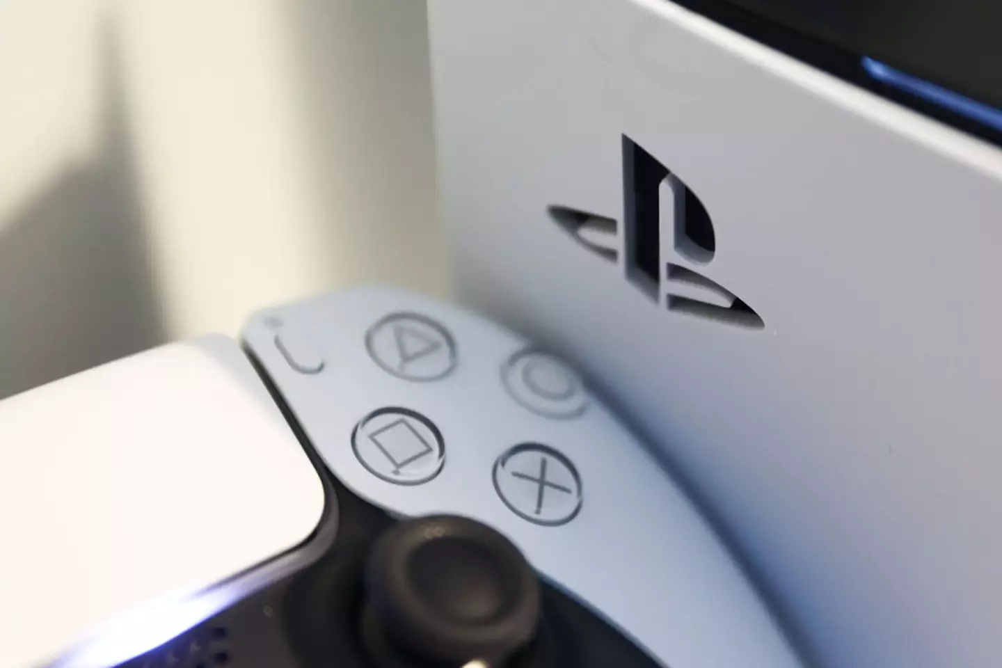 PlayStation Plus wird ab Januar 2026 PS4-Spiele einstellen (Jakub Porzycki/NurPhoto/Getty Images)