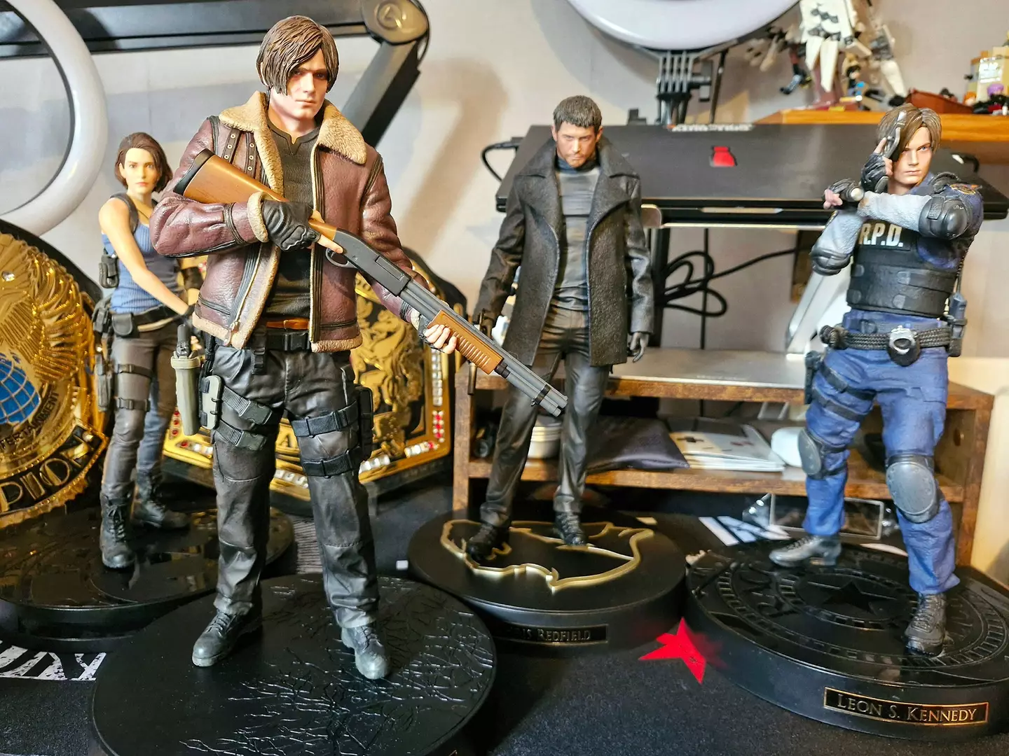 Meine Resident Evil-Statuen (GAMINGbible-Autor)